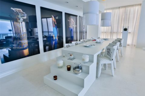 Condo in Sunny Isles Beach, Florida, 3 bedrooms № 2076383 - photo 11