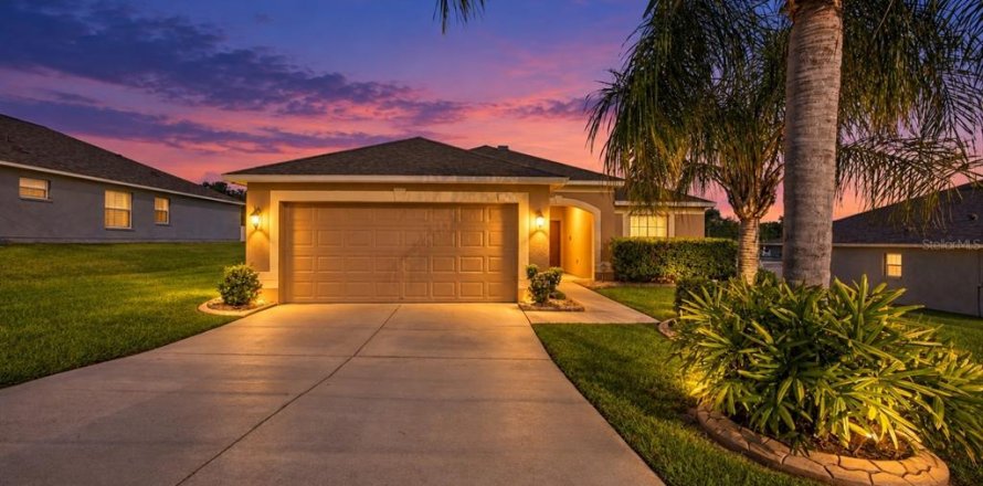 Casa en Zephyrhills, Florida 4 dormitorios, 145.3 m2 № 2383382