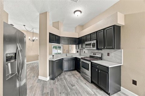 Casa en venta en Zephyrhills, Florida, 4 dormitorios, 145.3 m2 № 2383382 - foto 4