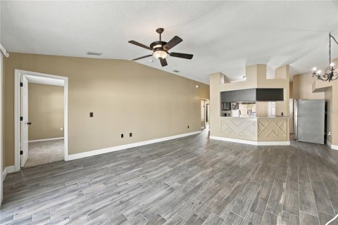Casa en venta en Zephyrhills, Florida, 4 dormitorios, 145.3 m2 № 2383382 - foto 10