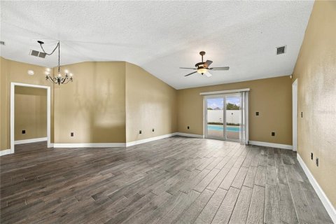 Casa en venta en Zephyrhills, Florida, 4 dormitorios, 145.3 m2 № 2383382 - foto 11