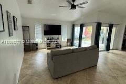 Casa en venta en Homestead, Florida, 3 dormitorios, 148.83 m2 № 1938690 - foto 29