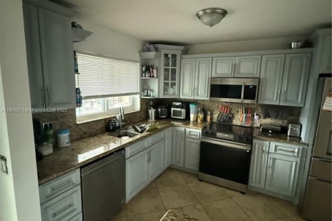 Casa en venta en Homestead, Florida, 3 dormitorios, 148.83 m2 № 1938690 - foto 10