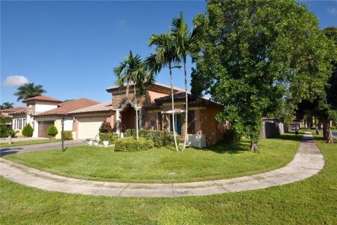 Купить виллу или дом в Хомстед, Флорида 4 спальни, 178.47м2, № 1945645 - фото 3