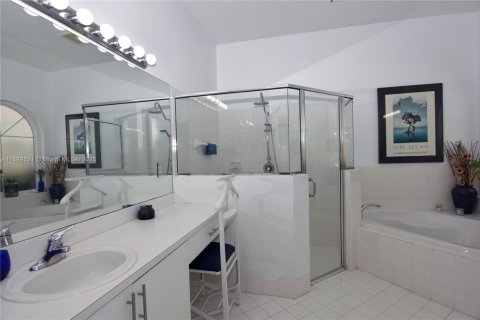 Купить виллу или дом в Хомстед, Флорида 4 спальни, 178.47м2, № 1945645 - фото 14