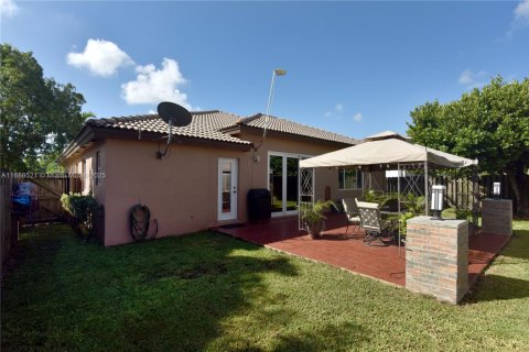 Купить виллу или дом в Хомстед, Флорида 4 спальни, 178.47м2, № 1945645 - фото 23