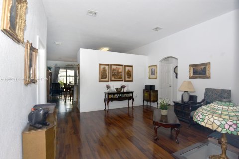 Купить виллу или дом в Хомстед, Флорида 4 спальни, 178.47м2, № 1945645 - фото 5