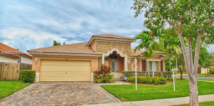 Villa ou maison à Homestead, Floride 4 chambres, 178.47 m2 № 1945645