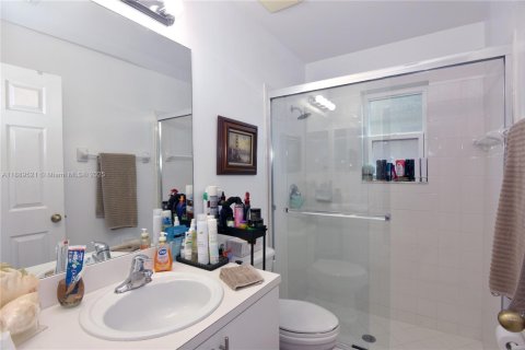 Купить виллу или дом в Хомстед, Флорида 4 спальни, 178.47м2, № 1945645 - фото 17