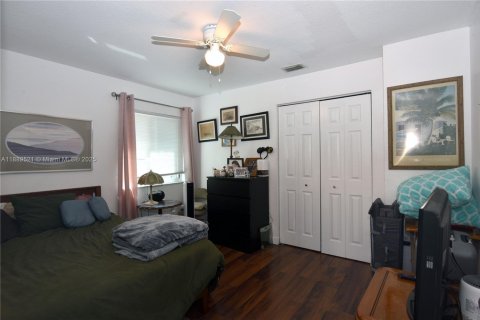 Купить виллу или дом в Хомстед, Флорида 4 спальни, 178.47м2, № 1945645 - фото 16