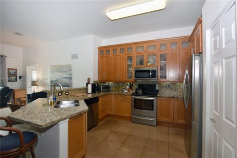 Купить виллу или дом в Хомстед, Флорида 4 спальни, 178.47м2, № 1945645 - фото 8