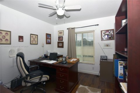 Купить виллу или дом в Хомстед, Флорида 4 спальни, 178.47м2, № 1945645 - фото 20