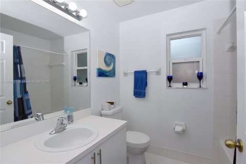 Купить виллу или дом в Хомстед, Флорида 4 спальни, 178.47м2, № 1945645 - фото 19