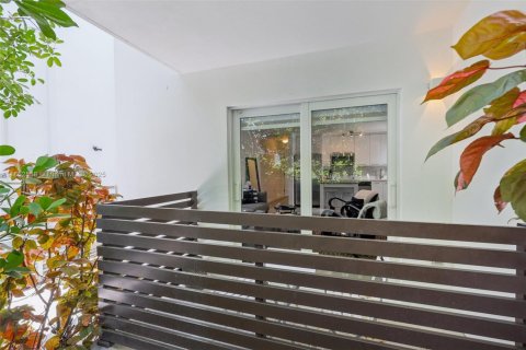 Condo in Miami Beach, Florida, 1 bedroom  № 2186010 - photo 29