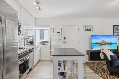 Condo in Miami Beach, Florida, 1 bedroom  № 2186010 - photo 12