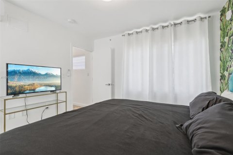 Condo in Miami Beach, Florida, 1 bedroom  № 2186010 - photo 22