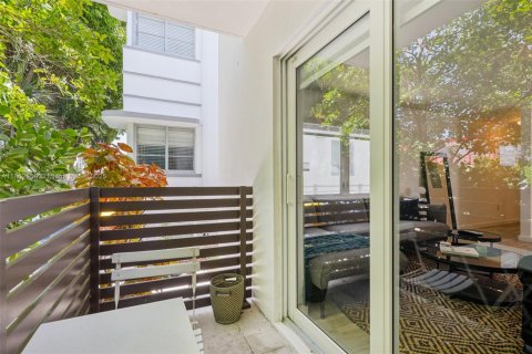 Condo in Miami Beach, Florida, 1 bedroom  № 2186010 - photo 30