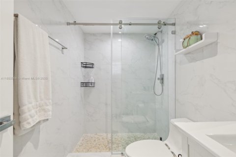 Condo in Miami Beach, Florida, 1 bedroom  № 2186010 - photo 18