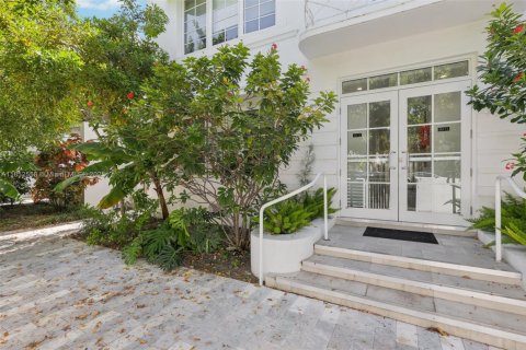 Condo in Miami Beach, Florida, 1 bedroom  № 2186010