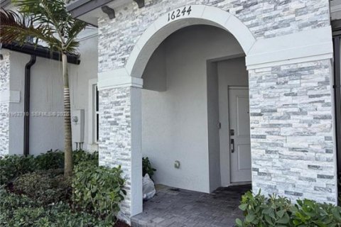 Casa en alquiler en Homestead, Florida, 3 dormitorios, 149.76 m2 № 2026288 - foto 3