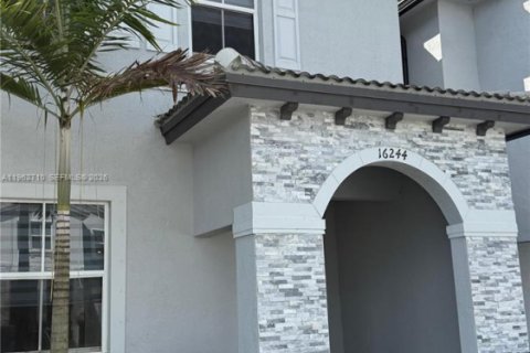 Casa en alquiler en Homestead, Florida, 3 dormitorios, 149.76 m2 № 2026288 - foto 2