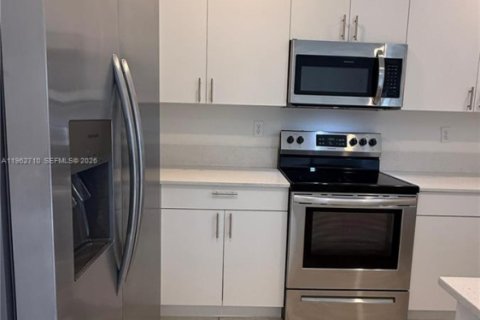 Casa en alquiler en Homestead, Florida, 3 dormitorios, 149.76 m2 № 2026288 - foto 16