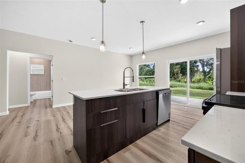 Villa ou maison à vendre à Port Charlotte, Floride: 4 chambres, 155.89 m2 № 2294555 - photo 16
