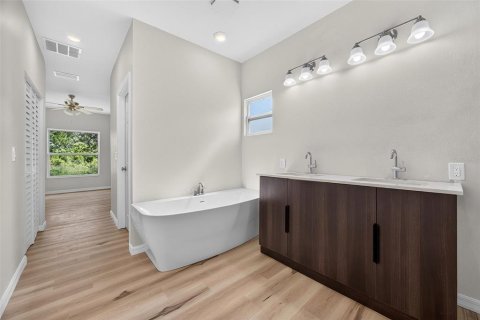 Villa ou maison à vendre à Port Charlotte, Floride: 4 chambres, 155.89 m2 № 2294555 - photo 25
