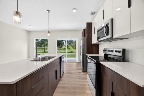 Villa ou maison à vendre à Port Charlotte, Floride: 4 chambres, 155.89 m2 № 2294555 - photo 15