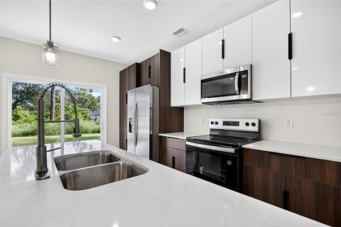 Villa ou maison à vendre à Port Charlotte, Floride: 4 chambres, 155.89 m2 № 2294555 - photo 17