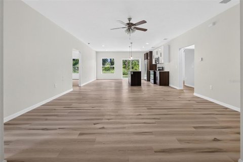 Villa ou maison à vendre à Port Charlotte, Floride: 4 chambres, 155.89 m2 № 2294555 - photo 3