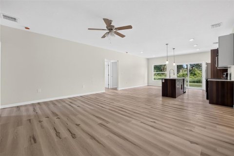 Villa ou maison à vendre à Port Charlotte, Floride: 4 chambres, 155.89 m2 № 2294555 - photo 5