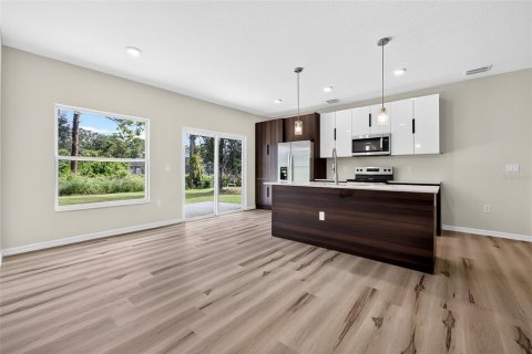 Villa ou maison à vendre à Port Charlotte, Floride: 4 chambres, 155.89 m2 № 2294555 - photo 18