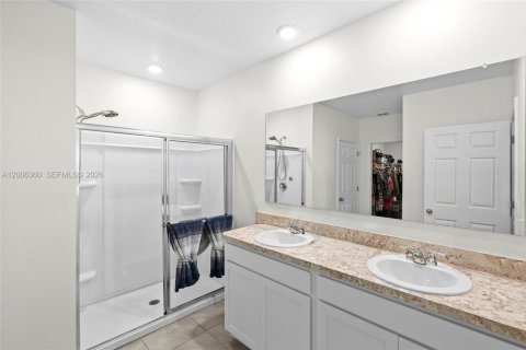 Casa en venta en Palm Bay, Florida, 4 dormitorios, 170.01 m2 № 2071266 - foto 20