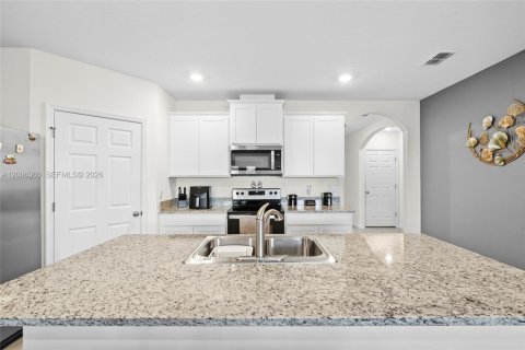 Casa en venta en Palm Bay, Florida, 4 dormitorios, 170.01 m2 № 2071266 - foto 13