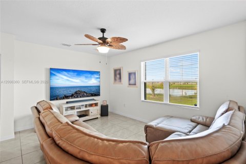 Casa en venta en Palm Bay, Florida, 4 dormitorios, 170.01 m2 № 2071266 - foto 4