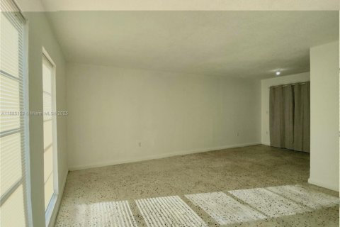 Condo in Miami, Florida, 2 bedrooms  № 1930575 - photo 2