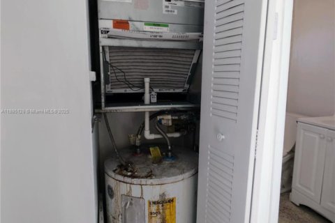 Condo in Miami, Florida, 2 bedrooms  № 1930575 - photo 26