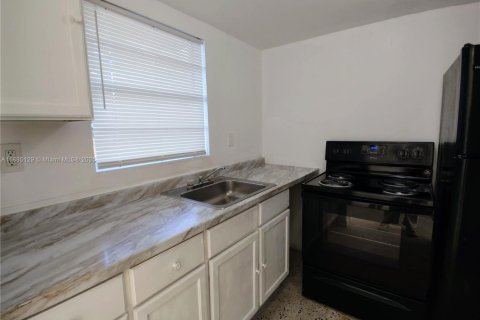 Condo in Miami, Florida, 2 bedrooms  № 1930575 - photo 6