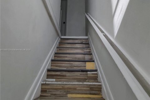 Condo in Miami, Florida, 2 bedrooms  № 1930575 - photo 13