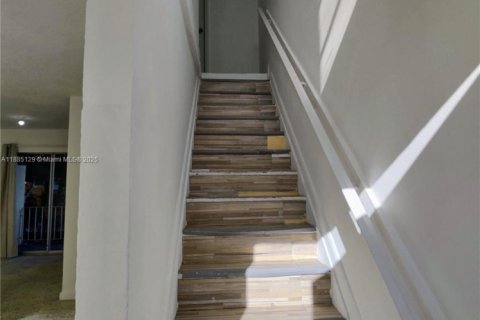 Condo in Miami, Florida, 2 bedrooms  № 1930575 - photo 12