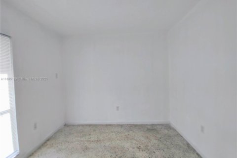 Condo in Miami, Florida, 2 bedrooms  № 1930575 - photo 21