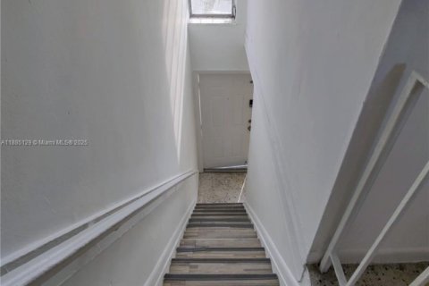 Condo in Miami, Florida, 2 bedrooms  № 1930575 - photo 27