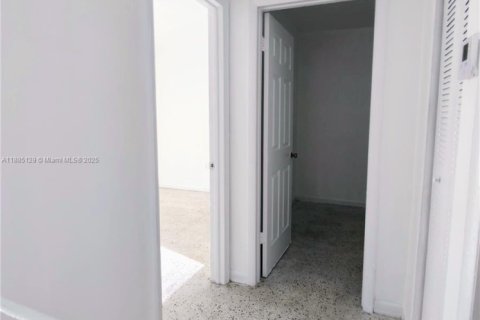 Condo in Miami, Florida, 2 bedrooms  № 1930575 - photo 14