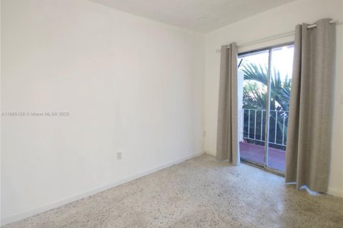 Condo in Miami, Florida, 2 bedrooms  № 1930575 - photo 25