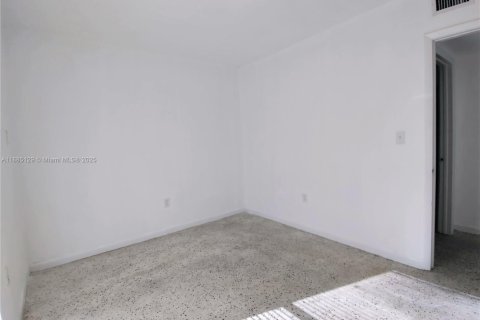 Condo in Miami, Florida, 2 bedrooms  № 1930575 - photo 20