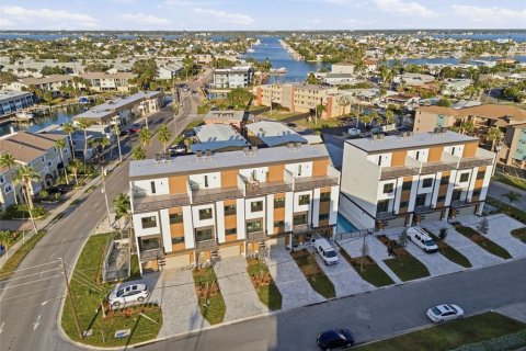 Copropriété à vendre à Treasure Island, Floride: 5 chambres, 234.02 m2 № 2377747 - photo 2