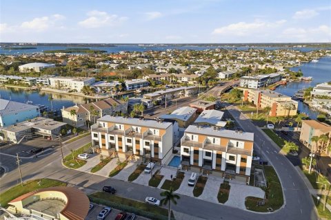 Condo à Treasure Island, Floride, 5 chambres  № 2377747