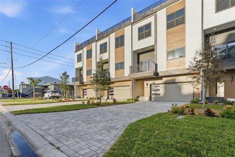 Copropriété à vendre à Treasure Island, Floride: 5 chambres, 234.02 m2 № 2377747 - photo 4