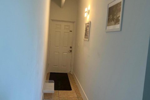 Condo in West Palm Beach, Florida, 1 bedroom  № 1215994 - photo 1